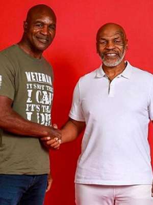 Tyson abre as portas para trilogia com Holyfield: 'Tudo ...