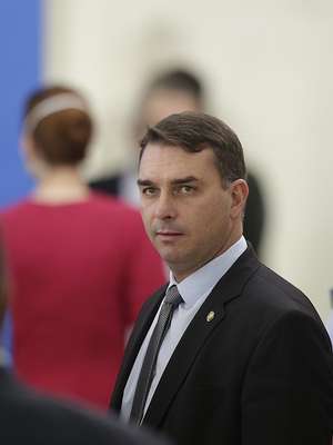 Acusação contra Flávio Bolsonaro tirou foco de corrupção