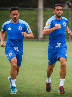 Cruzeiro anuncia rescisão de Edilson e Robinho