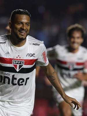 Há 7 anos no São Paulo, Reinaldo diz: 'Tem algo ...