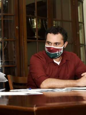 Fred completa desafio, chega ao Fluminense e assina ...