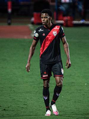 Atlético-GO leva gol no fim e fica no empate com o Sport