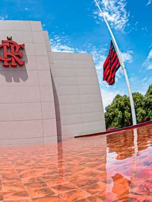 Jogadores de Flamengo e Vasco testam positivo para covid-19