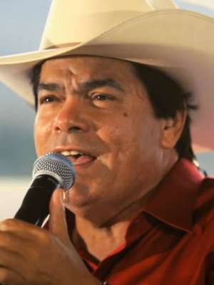 Internado com coronavírus, cantor Parrerito é entubado