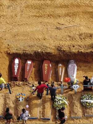 Em queda, Brasil tem 834 mortes e mais 43 mil casos em 24h