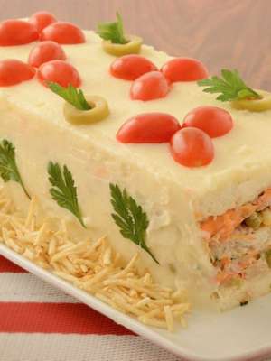 Faça uma torta fria de salpicão simples e deliciosa