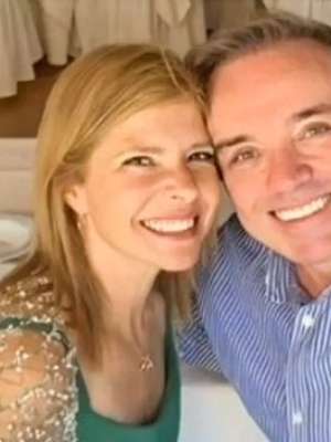 A aceitação de parceiro bi e relacionamento aberto