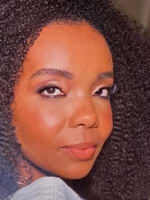 1 ano depois, Thelma reaparece no BBB 2021 e pega todos ...