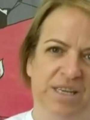 Mãe de vítima em Santa Maria diz que ainda coloca prato na mesa para filha