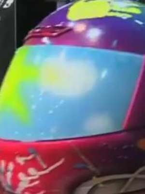 Exposição de capacetes estilizados prestam homenagem a Senna