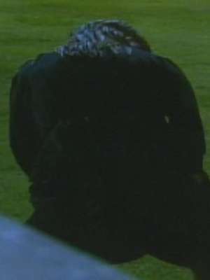 Apelou, né? Mara faz xixi no mato e limpa com vestido