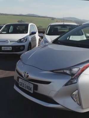 Toyota Prius encara rivais em desafio de economia