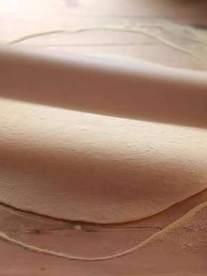 Como abrir massa de pizza