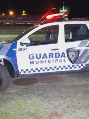 Adolescente pula de veículo ao ser forçada a manter relação sexual