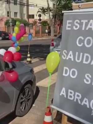 Professores de Escola Municipal de Cascavel fazem Drive Thru para rever alunos