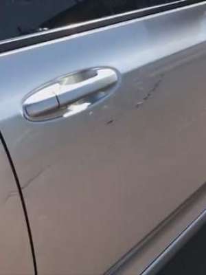 Ciclista tenta atravessar Avenida Carlos Gomes e é atropelada