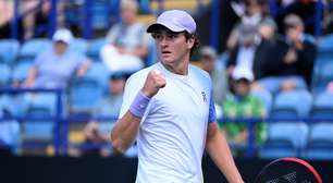 João Fonseca bate britânico na estreia e se torna o mais jovem a vencer em Wimbledon