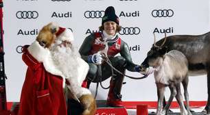 Brasileiro faz história no esqui alpino e ganha rena de prêmio do Papai Noel