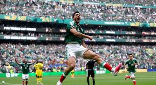 Atacante mexicano que chorou após gol quase perdeu a vida por fratura no crânio