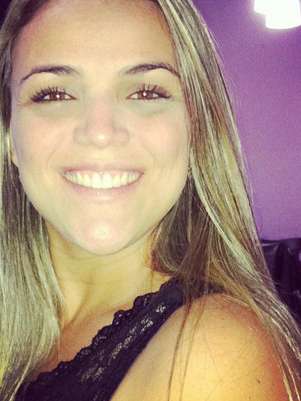 A estudante Nívia Araújo, 24 anos, morreu na tarde de sexta-feira, no hospital Alberto Torres, em São Gonçalo Foto: Facebook / Reprodução