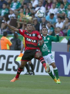 André Santos é multado em R$ 20 mil por exibir marca da Nike em TV