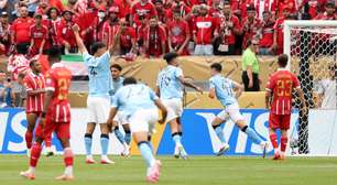 Manchester City vai vencendo por 2 a 0 na estreia; siga os lances