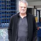 Pedro Bial vota em escola no Rio após cirurgia no coração
