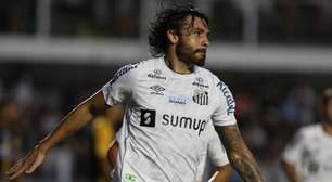 Melhor em campo, Goulart rebate críticas e comemora vitória do Santos