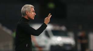 Luís Castro lamenta empate e diz que falta de opções desestabilizou o Botafogo: 'Semana difícil'