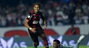 Flamengo marca no início, vence, mantém sua recuperação e afunda São Paulo no Campeonato Brasileiro