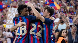 Lewandowski marca, Barcelona goleia Pumas e conquista Troféu Joan Gamper