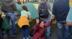 Em bloqueio, bolsonaristas comemoram notícia falsa da prisão de Alexandre de Moraes