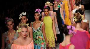 Brasileira faz referência ao país em desfile em Londres