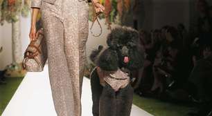 Com plateia estrelada, Mulberry leva cães a desfile em Londres