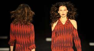 Ao som de David Bowie, Nica Kessler desfila coleção no Rio