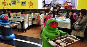Restaurante chinês inaugura com cozinheiros e garçons robôs