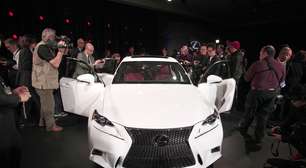 Detroit: Lexus lança nova geração do IS e primeiro híbrido