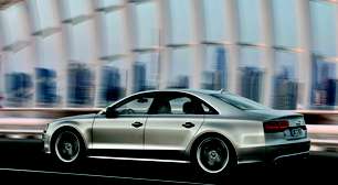 "Jumbo": Audi S8 vem por encomenda e "voa" como esportivo