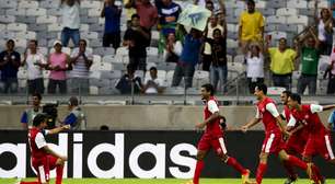 Entre escorregões e "show", Taiti cativa Mineirão e arranca gritos de olé