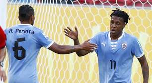 Com quatro de Hernandez, Uruguai goleia Taiti e pega Brasil em semi