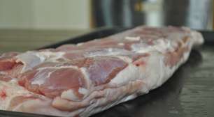 Bacon na laje: chef produz até 90 kg do alimento por mês