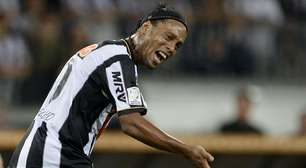 Turcos dizem que Besiktas quer Ronaldinho; técnico mostra interesse