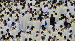 Padres celebram simbolismo de missa final na praia de Copacabana