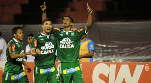 Chapecoense vira no fim sobre Sport; veja fotos da rodada da Série B