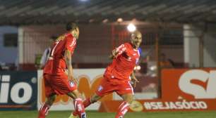 Com gol e susto, Douglas Tanque leva Guaratinguetá à vitória