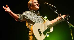 BH: Caetano Veloso canta e deita no palco do Festival Natura Musical