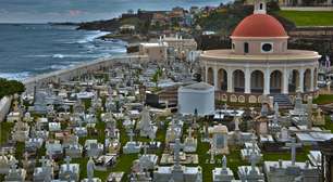 Em San Juan, até cemitério tem vista deslumbrante