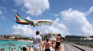 Maho Beach: aviões passam a 15 metros do chão e são atração em praia