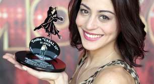 Finalista no 'Dança dos Famosos', Carol Castro ganha troféu por performance