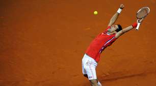 Djokovic ganha de Raonic e dá sobrevida para Sérvia na Copa Davis